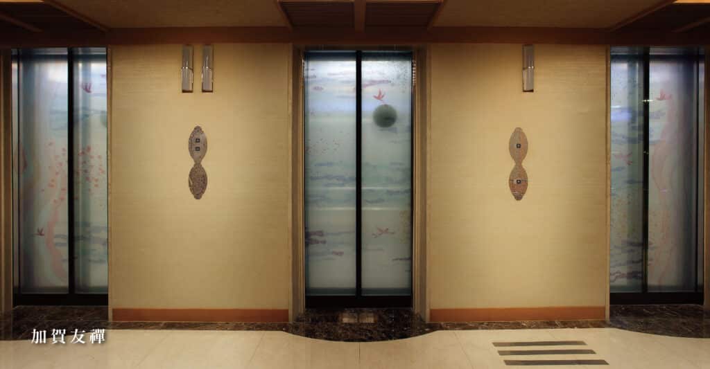 北投加賀屋溫泉飯店的電梯使用加賀友禪的布料營造日本風情